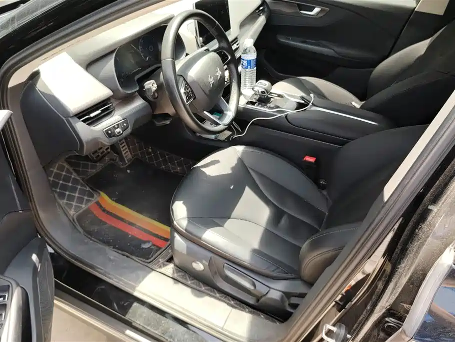 Hongqi E-QM5 2022 431km Charging Enjoyment Edition фото 9