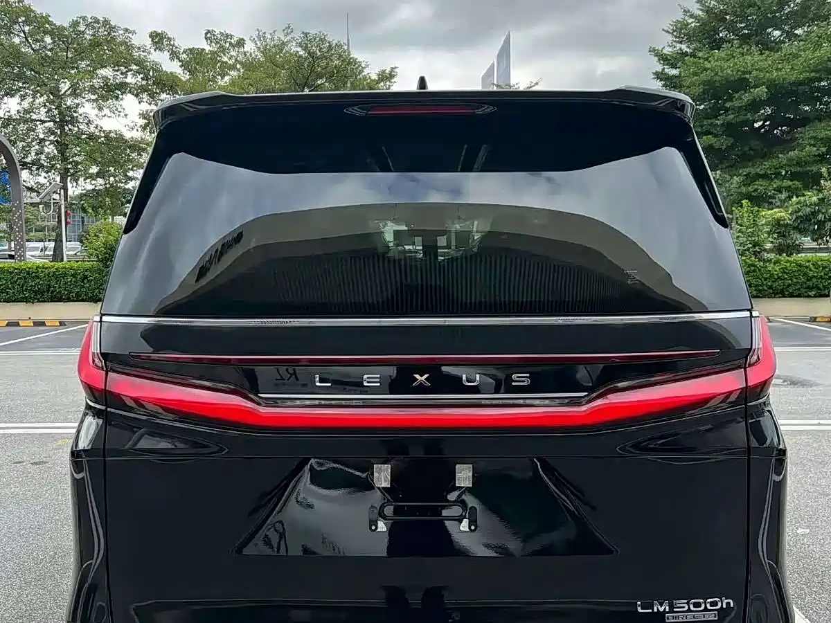 Lexus LM 2025 Model 500h Six-Seater Prestige Edition фото 3