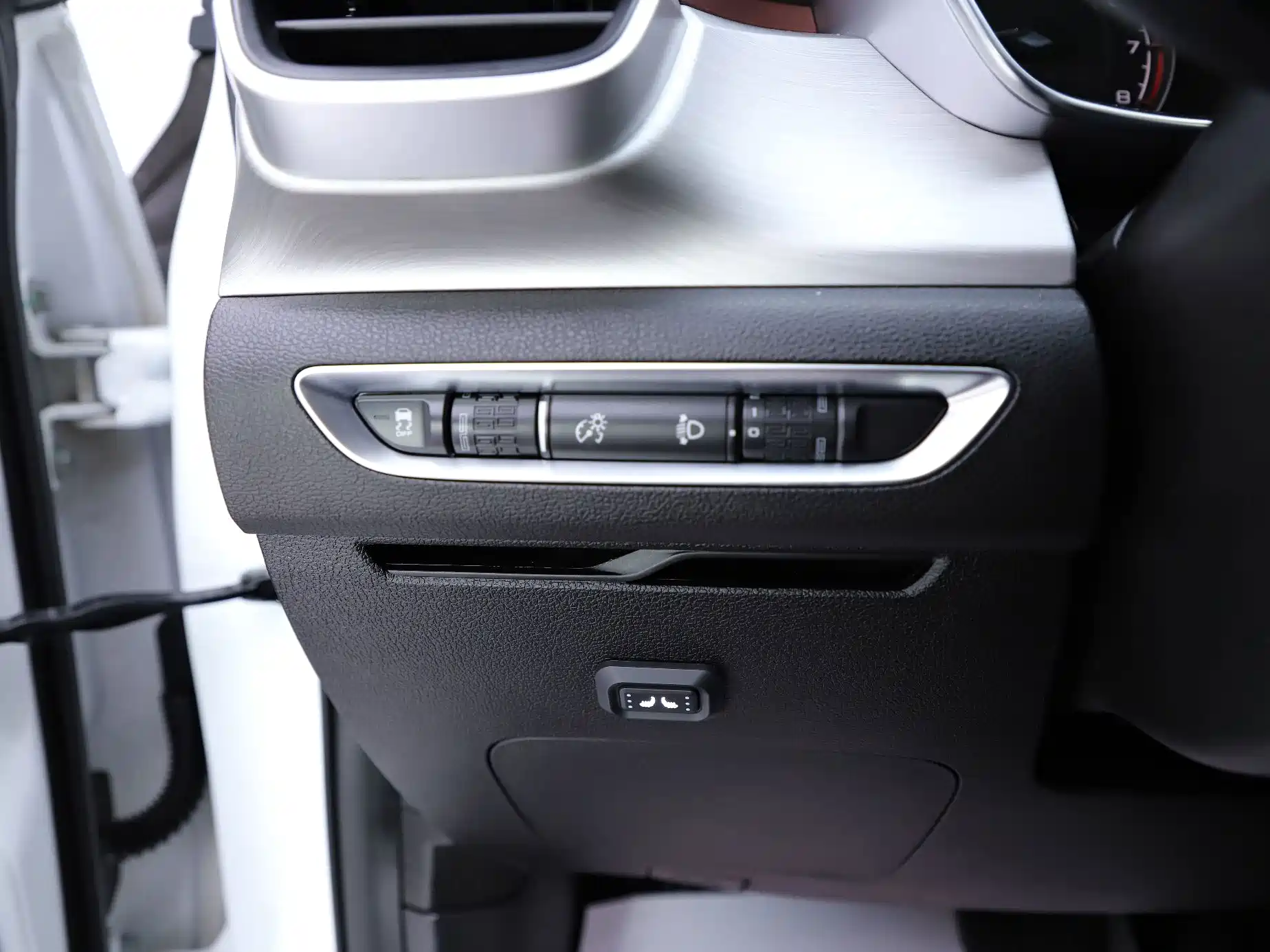 Фото 11 - Geely Coolray
