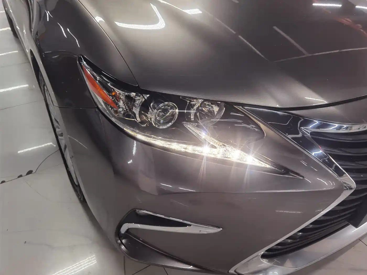 Фото 19 - Lexus ES