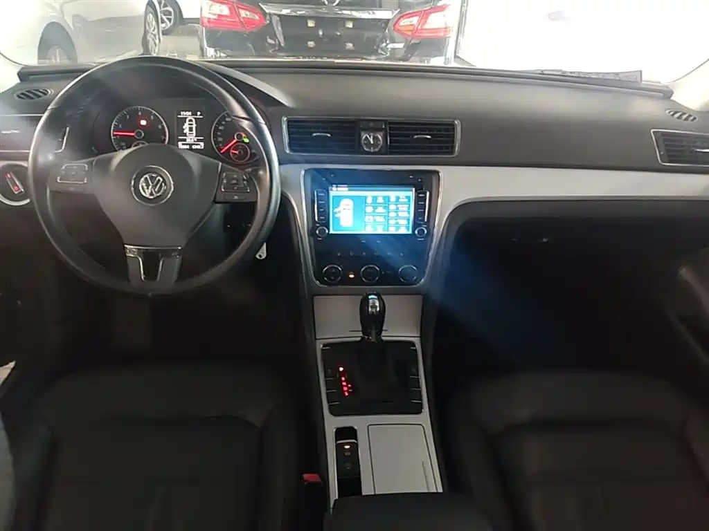Volkswagen Passat 2015 1.8TSI DSG Honor Edition фото 10
