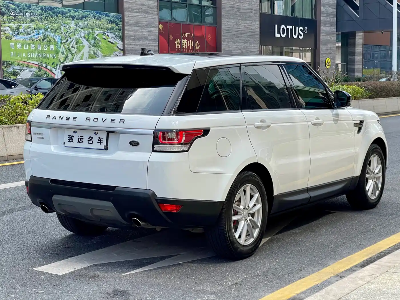 Land Rover Range Rover Sport 2017 3.0 SC V6 SE фото 3