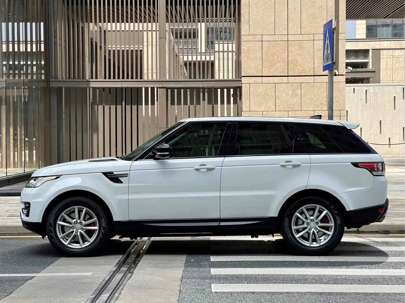 Land Rover Range Rover Sport 2017 3.0 SC V6 SE фото 4