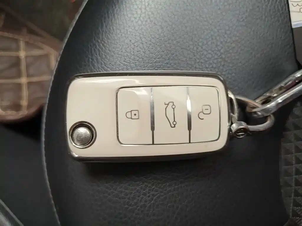 Škoda Skoda Rapid Spaceback 2014 1.6L Automatic Joy Edition фото 15