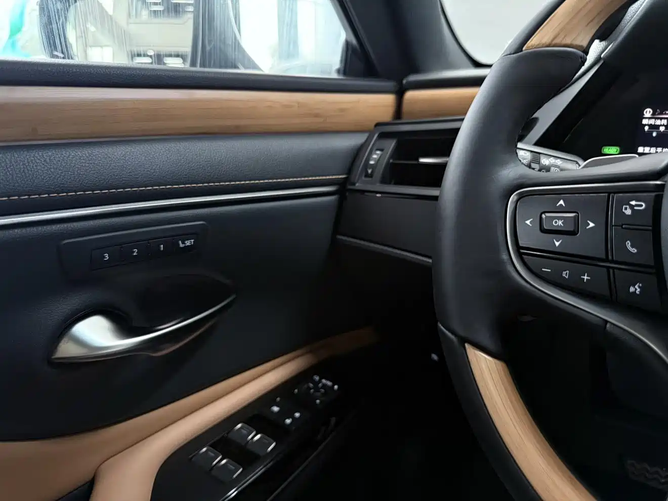 Lexus ES 2021 300h Premium Edition фото 10