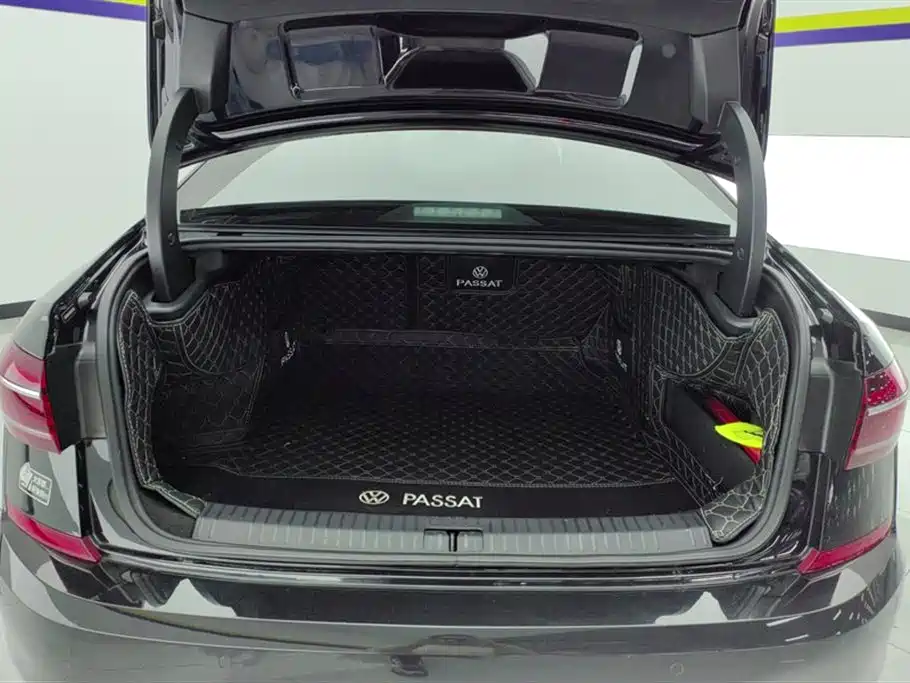 Volkswagen Passat 2023 Facelift 330TSI Starlight Elite Edition фото 4