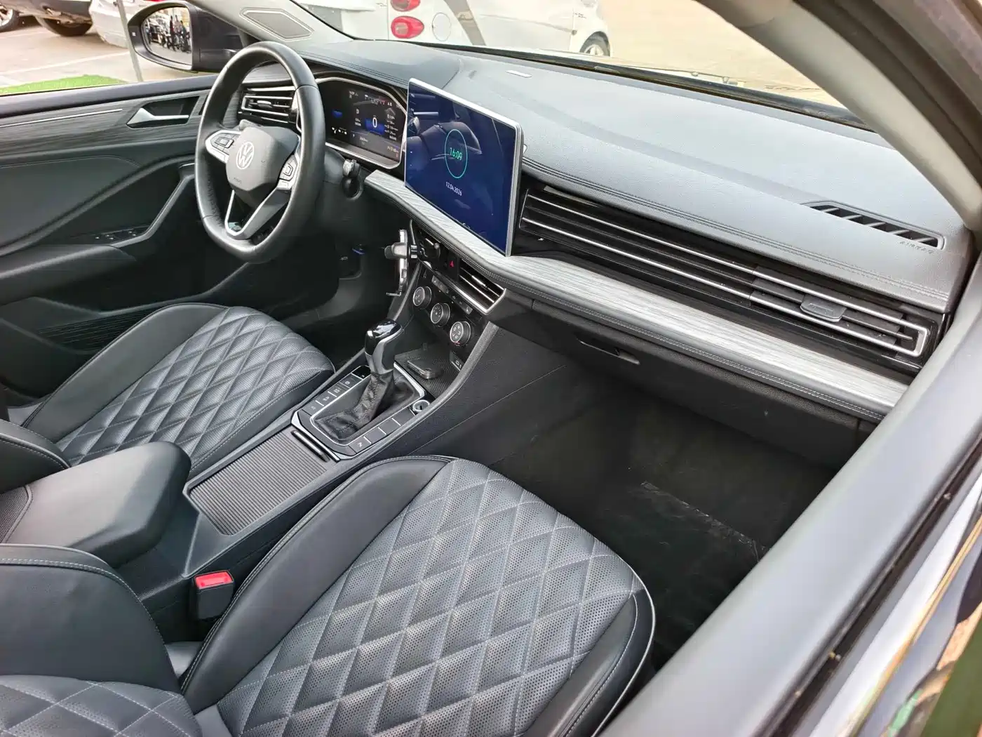 Volkswagen Sagitar 2023 300TSI DSG Surpassing Edition фото 17