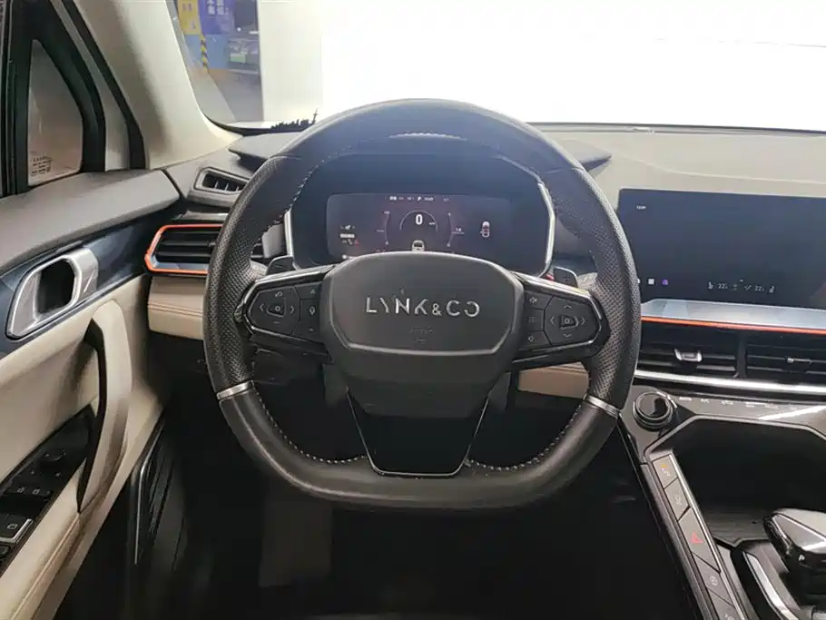 Lynk & Co 06 2020 1.5T Halo фото 15