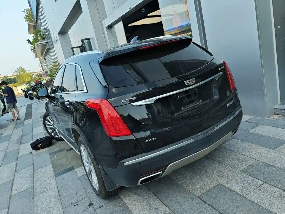 Photo 7 - Cadillac XT5