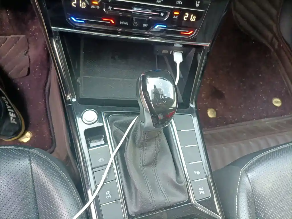 صورة 10 - Volkswagen Passat