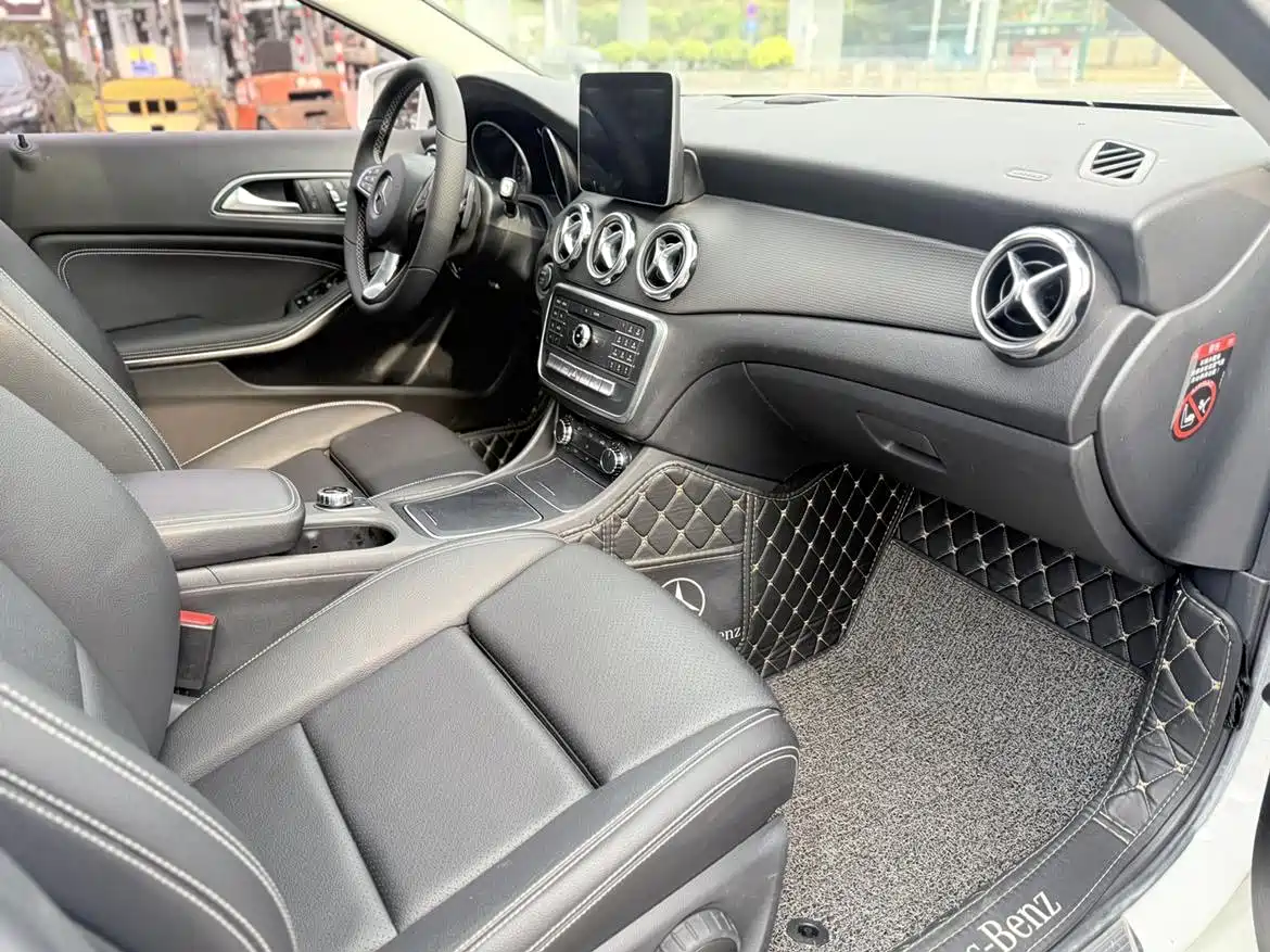 Mercedes-Benz GLA 2017 GLA 200 Dynamic фото 9