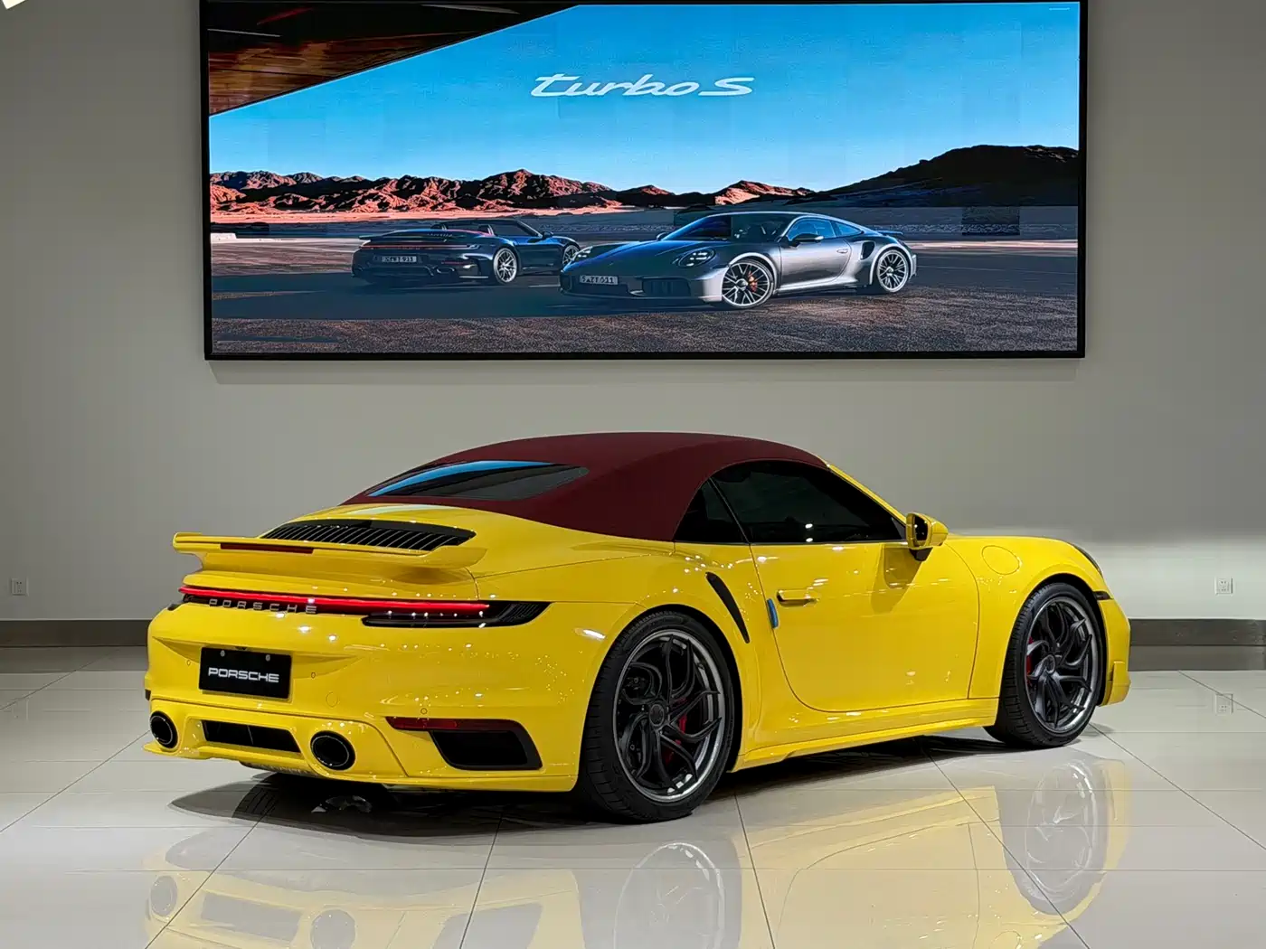 Porsche 911 2022 Turbo S Cabriolet 3.7T фото 16