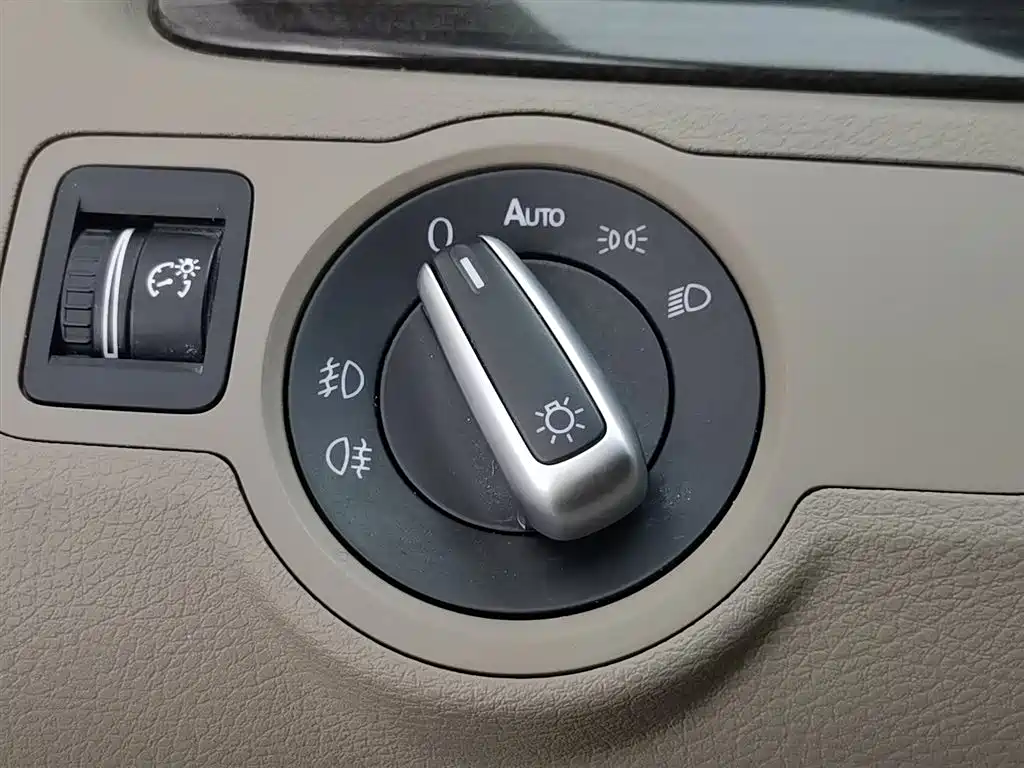 Volkswagen Magotan 2013 2.0TSI Ultimate фото 21