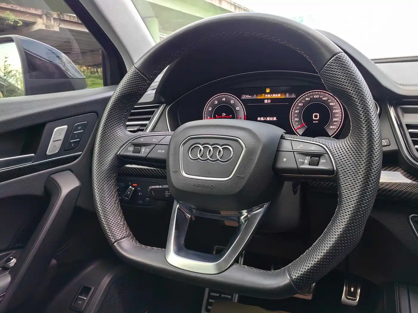 Фото 10 - Audi Q5L