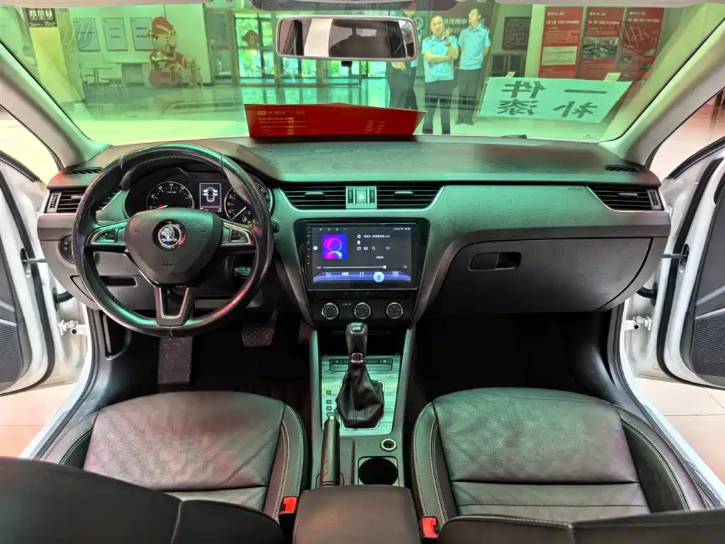 Škoda Octavia 2016 1.6L Automatic Smart Edition фото 11