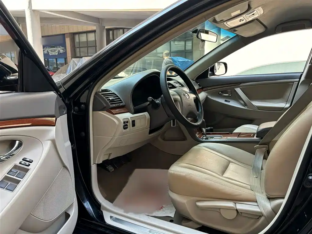 Toyota Camry 2013 200E Classic Elite Edition фото 9