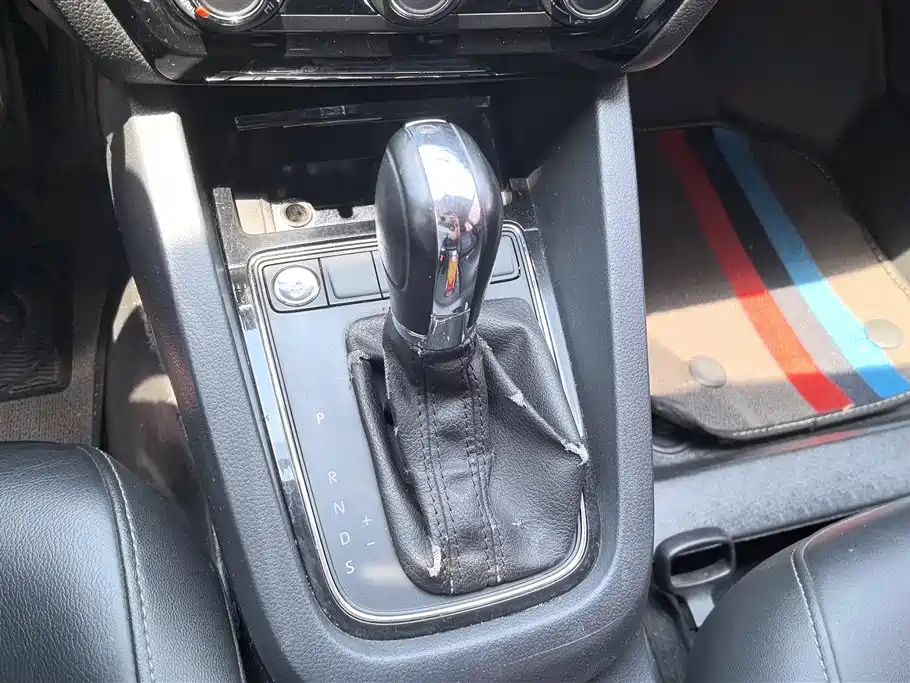 Volkswagen Sagitar 2018 1.6L Automatic Comfort фото 16