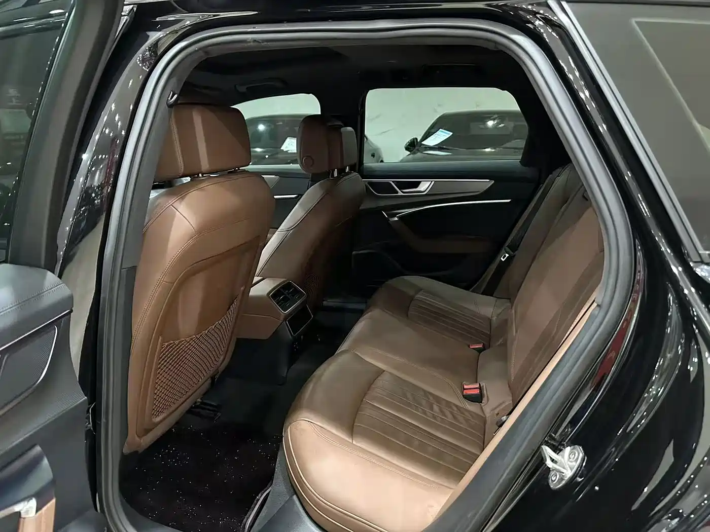 Фото 9 - Audi A6 (Import)