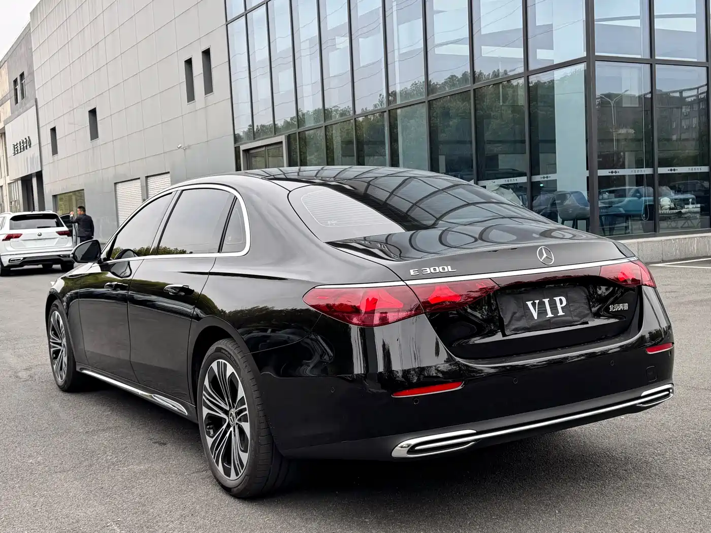 Mercedes-Benz E-Class 2025 E 300 L Luxury фото 15