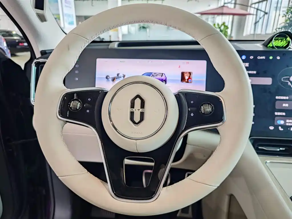 AITO Wenjie AITO M8 2025 Range Extender Max+ Edition 53.4kWh 5-seater фото 12