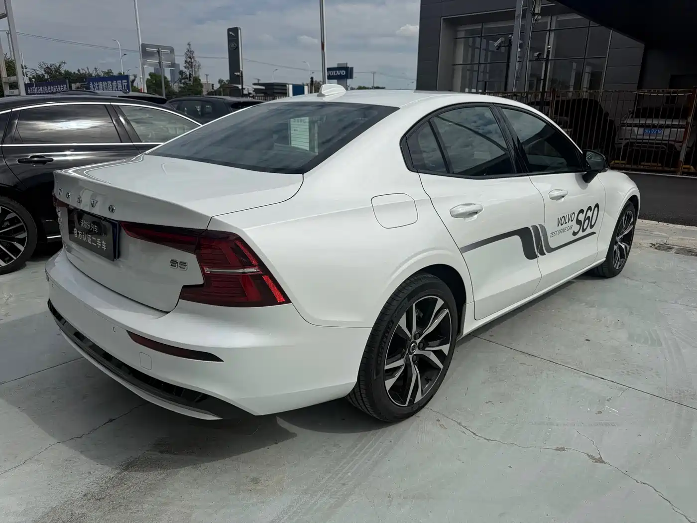 Volvo S60 2024 2025 B5 Elegance Sport Edition