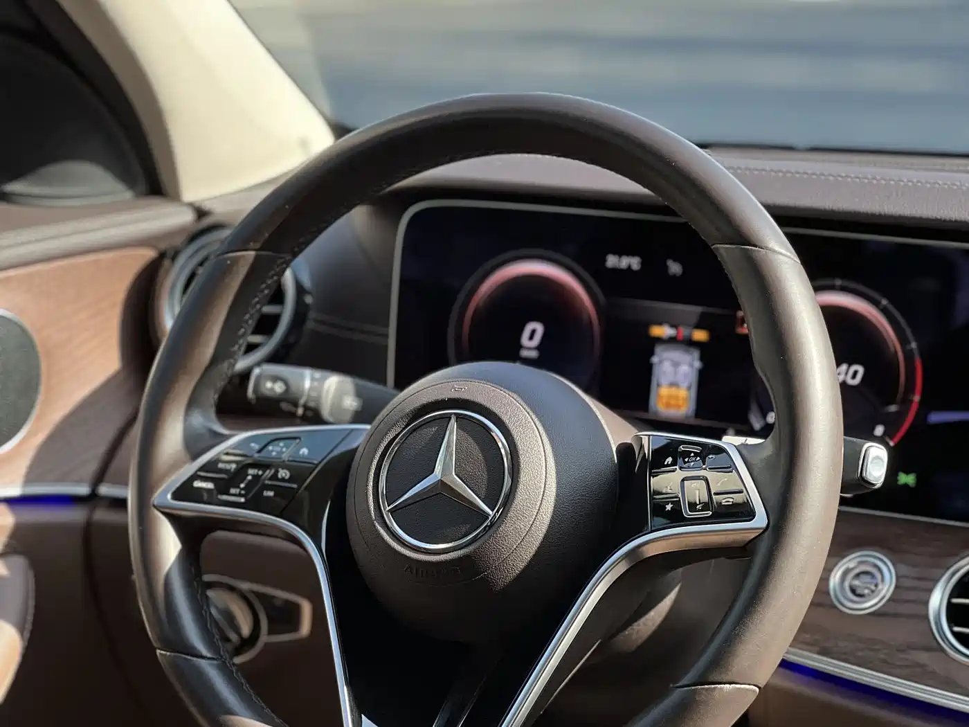 Mercedes-Benz E-Class 2022 E 300 L Fashion фото 8