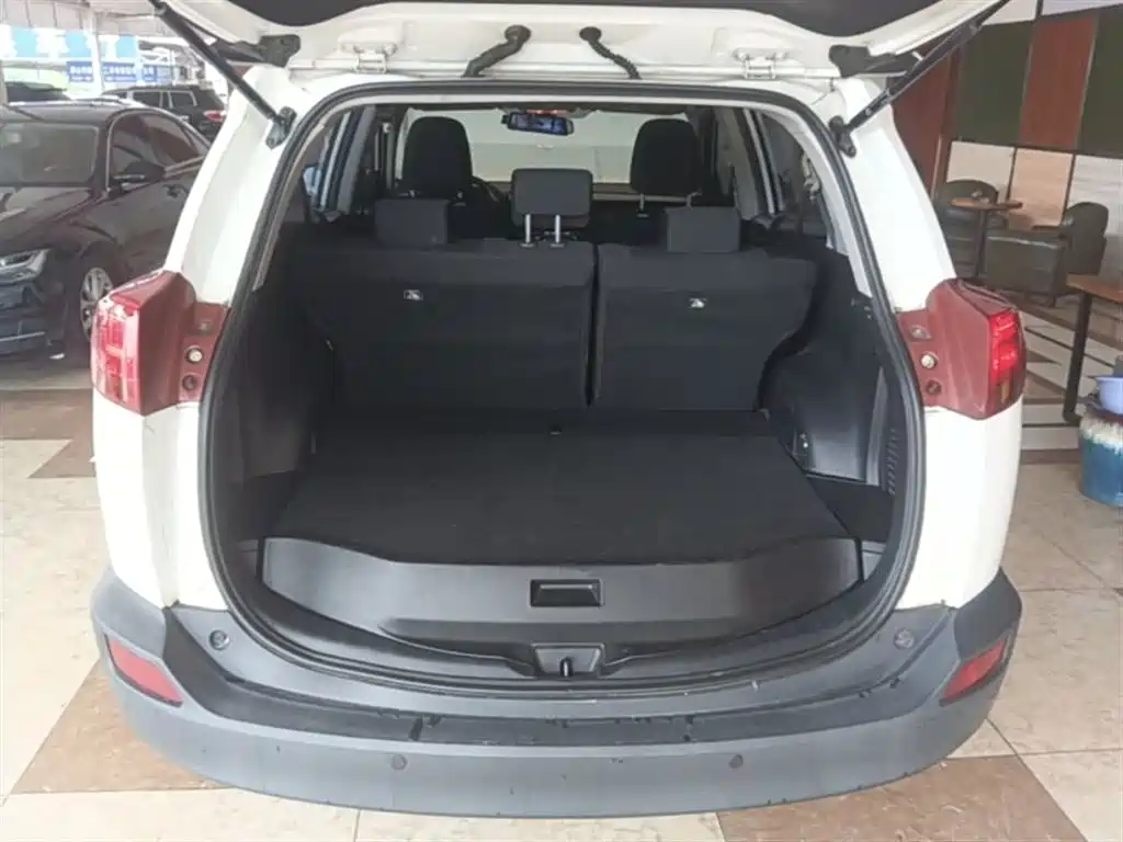 Toyota RAV4 Rongfang 2015 2.0L CVT 2WD Trend Edition фото 19