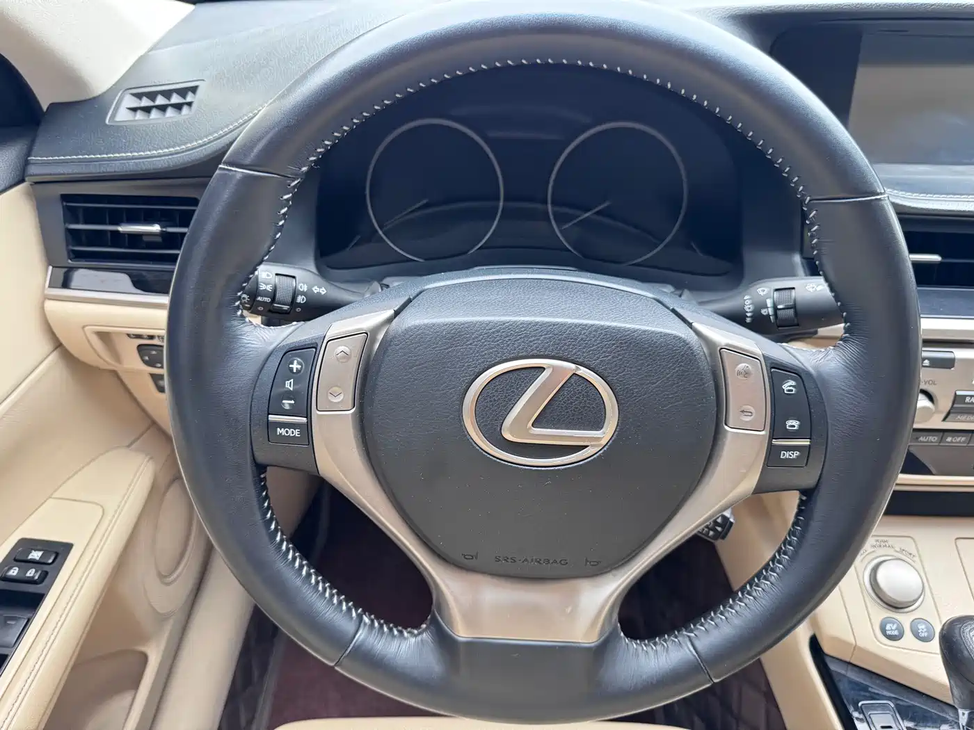 Фото 8 - Lexus ES
