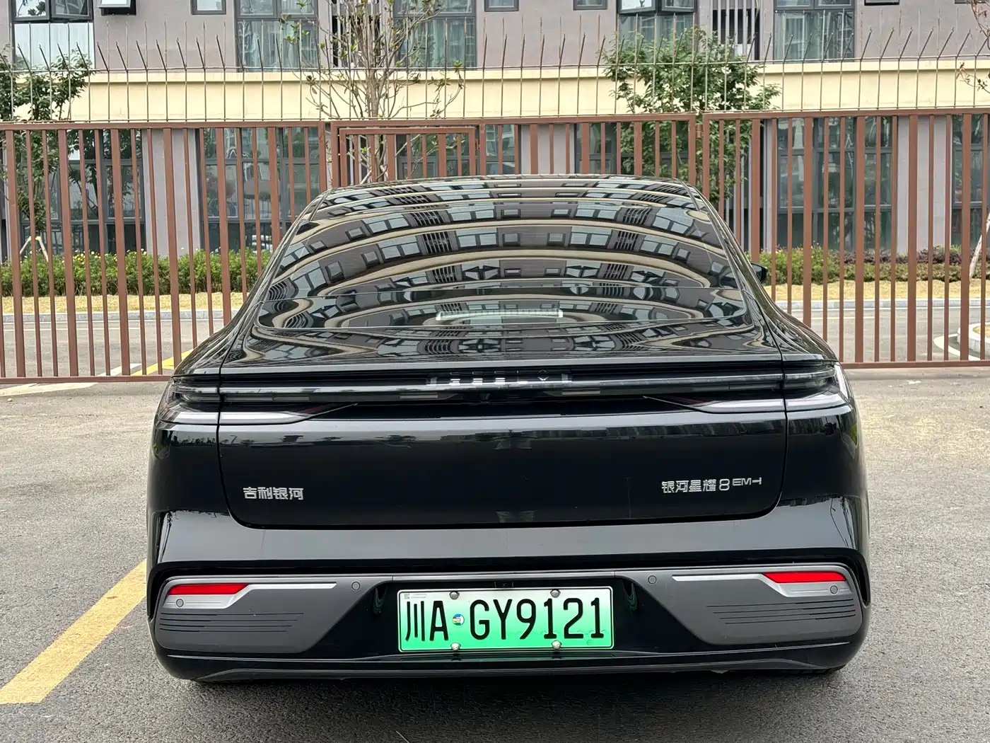 Geely Galaxy Galaxy Xingyao 8 2025 130km EM-i Premium Edition фото 17