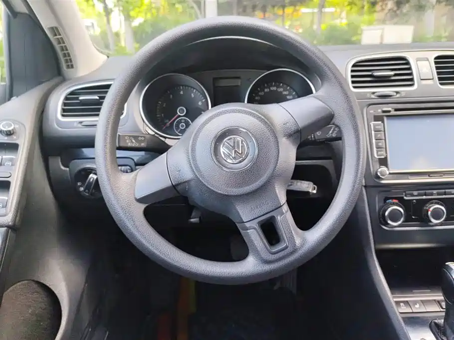 Volkswagen Golf 2010 1.4TSI Auto Comfort фото 15