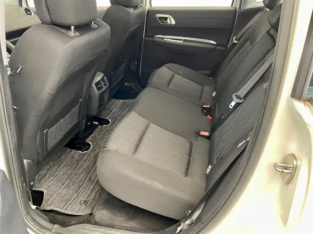 Peugeot 3008 2015 2.0L Automatic Classic Edition фото 7