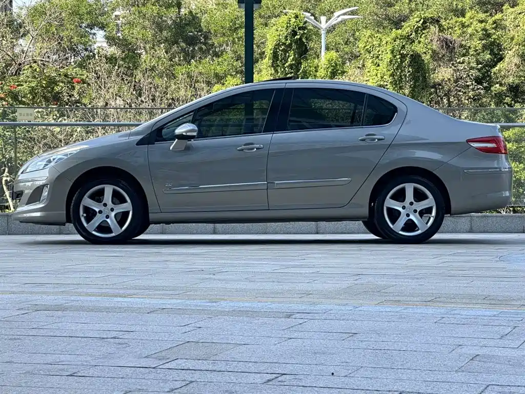 Peugeot 408 2013 2.0L Automatic Luxury Edition фото 7