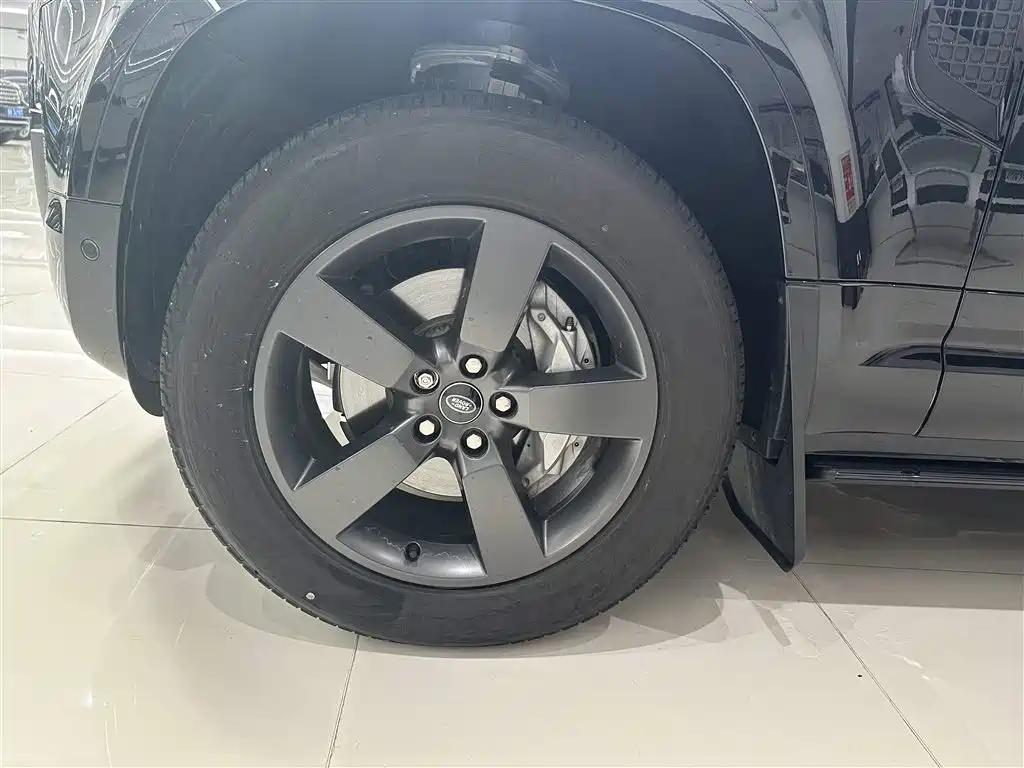 Land Rover Defender 2024 110 3.0T P400 X-DYNAMIC HSE фото 6