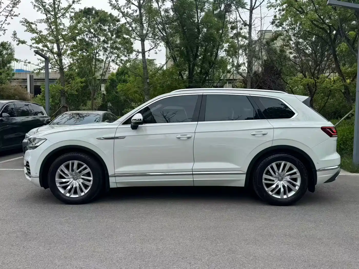 Volkswagen Touareg 2019 2.0TSI Sharp Wing Edition China VI фото 4