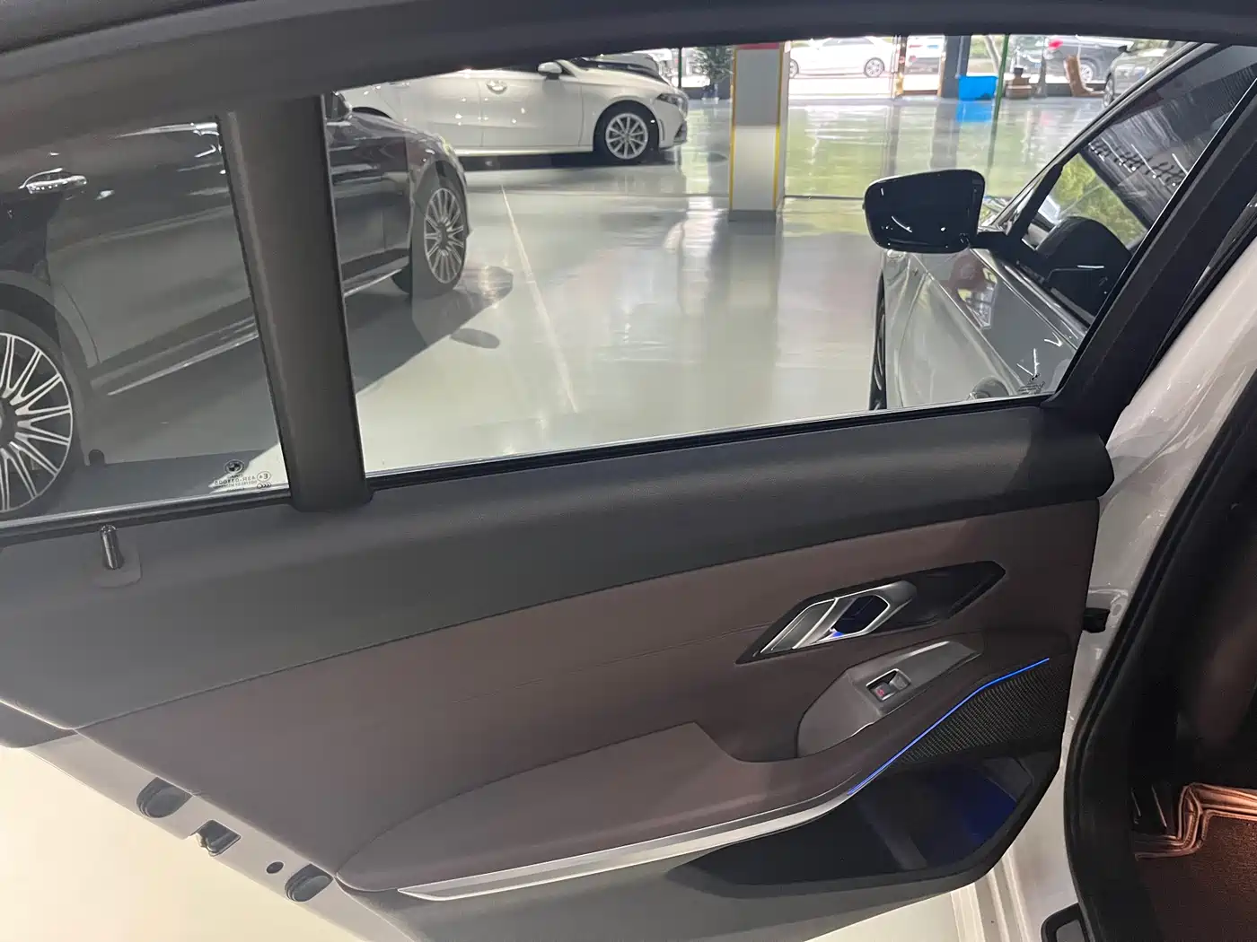BMW 3 Series 2021 325Li M Sport Package фото 10
