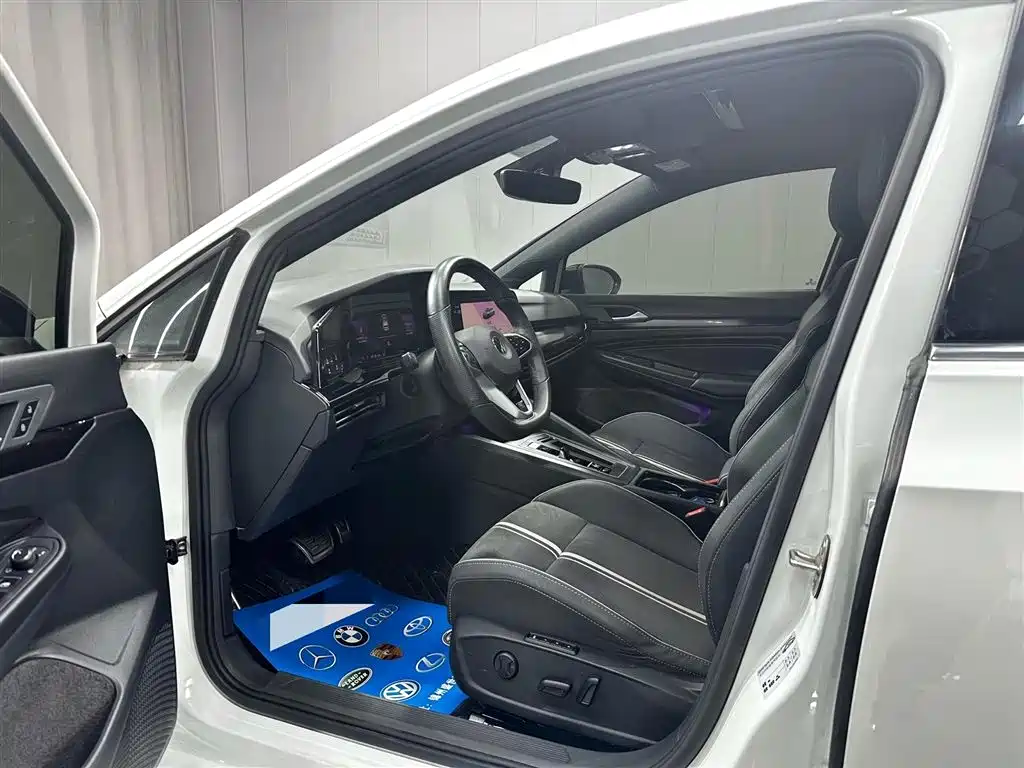 Volkswagen Golf 2023 280TSI DSG R-Line Lite фото 10