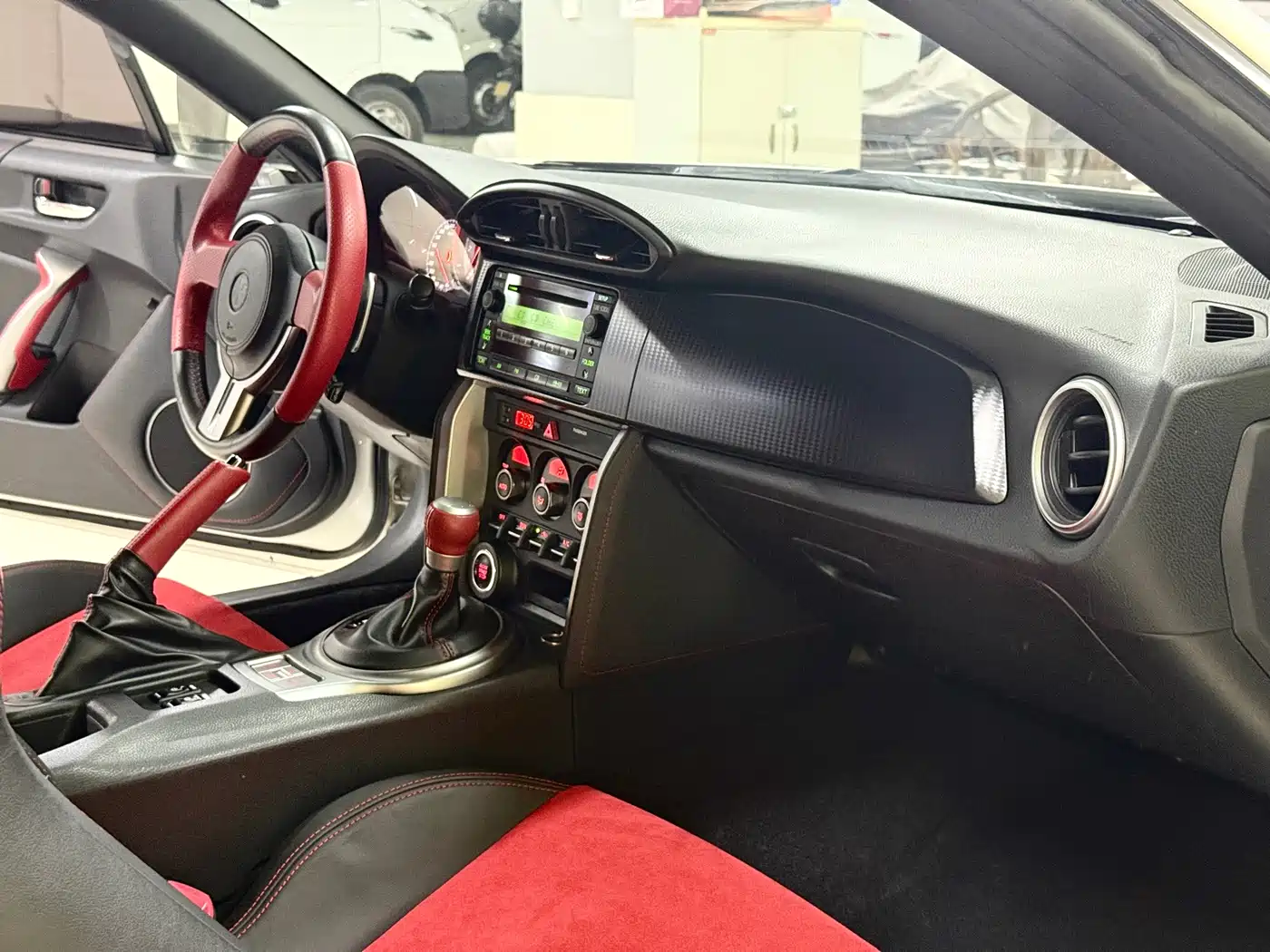 Toyota 86 2013 2.0L Automatic Luxury фото 17