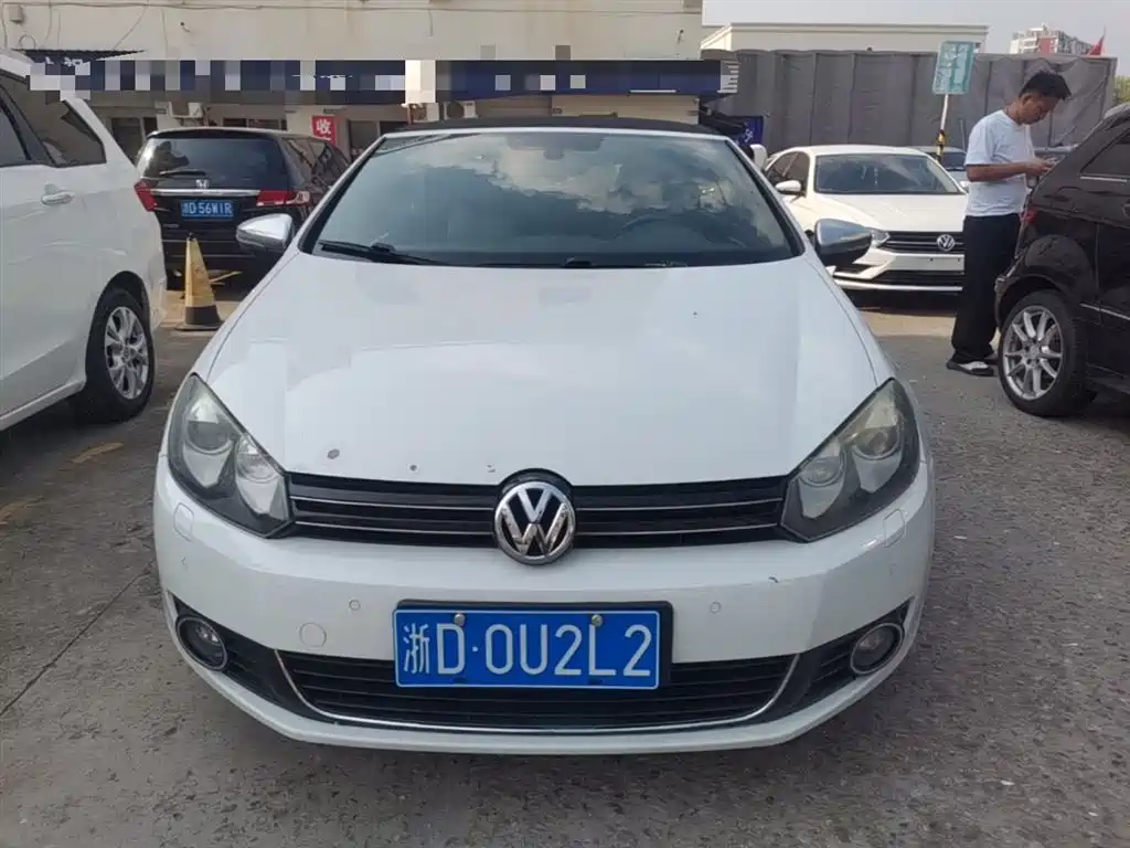 Volkswagen Golf (Import) 2012 1.4TSI Luxury Convertible Edition фото 5