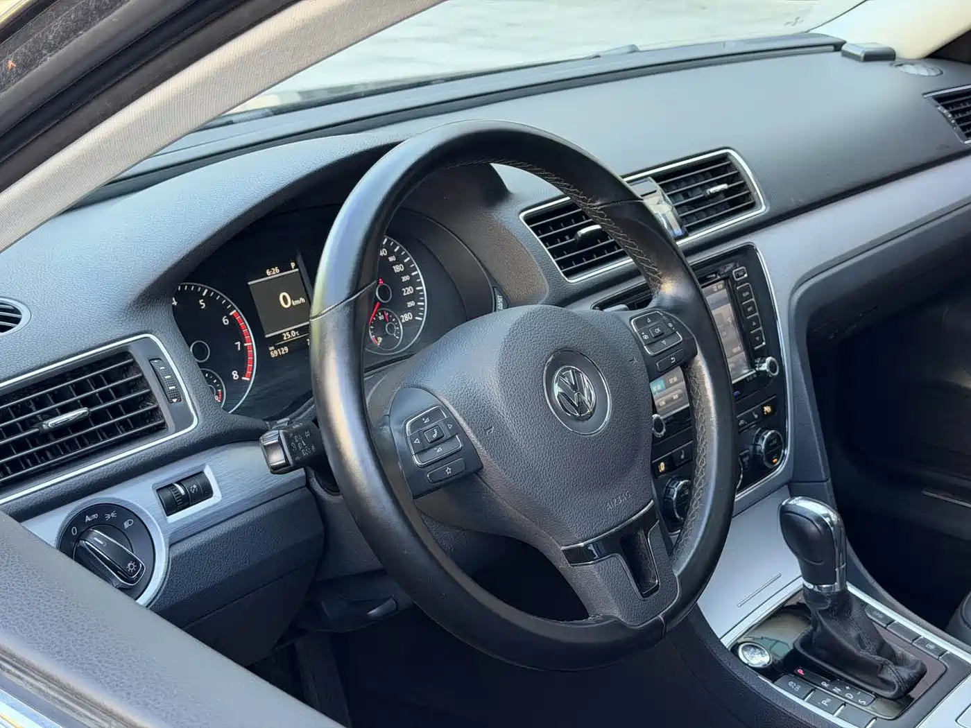 Volkswagen Passat 2014 1.8TSI DSG Executive Edition фото 7