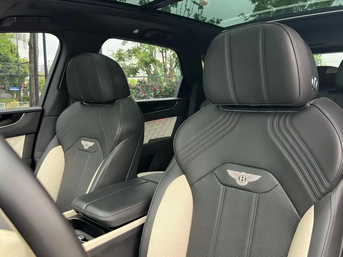 Photo 25 - Bentley Bentayga