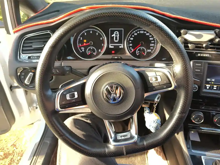 Volkswagen Golf 2017 280TSI Auto R-Line Millionth Anniversary Edition фото 15