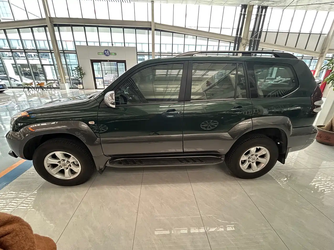 Toyota Prado 2004 4.0L Automatic GX фото 4