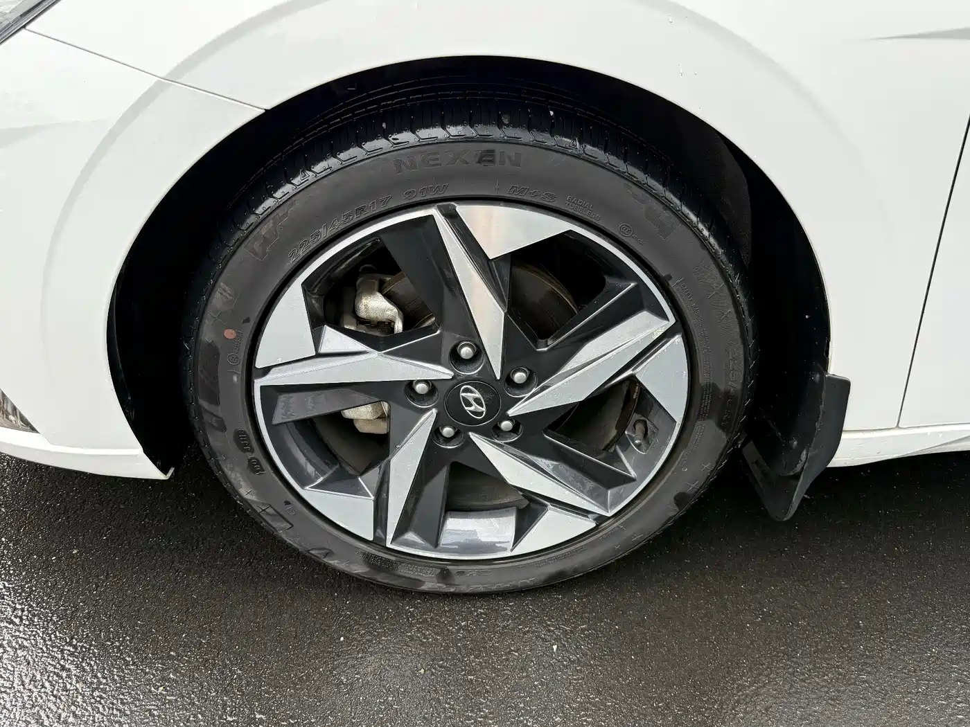 Hyundai Elantra 2021 240TGDi DCT LUX Premium Edition фото 10