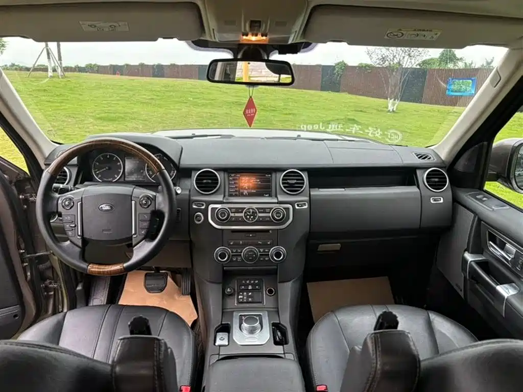 Land Rover Discovery 2016 3.0 SC V6 HSE фото 8