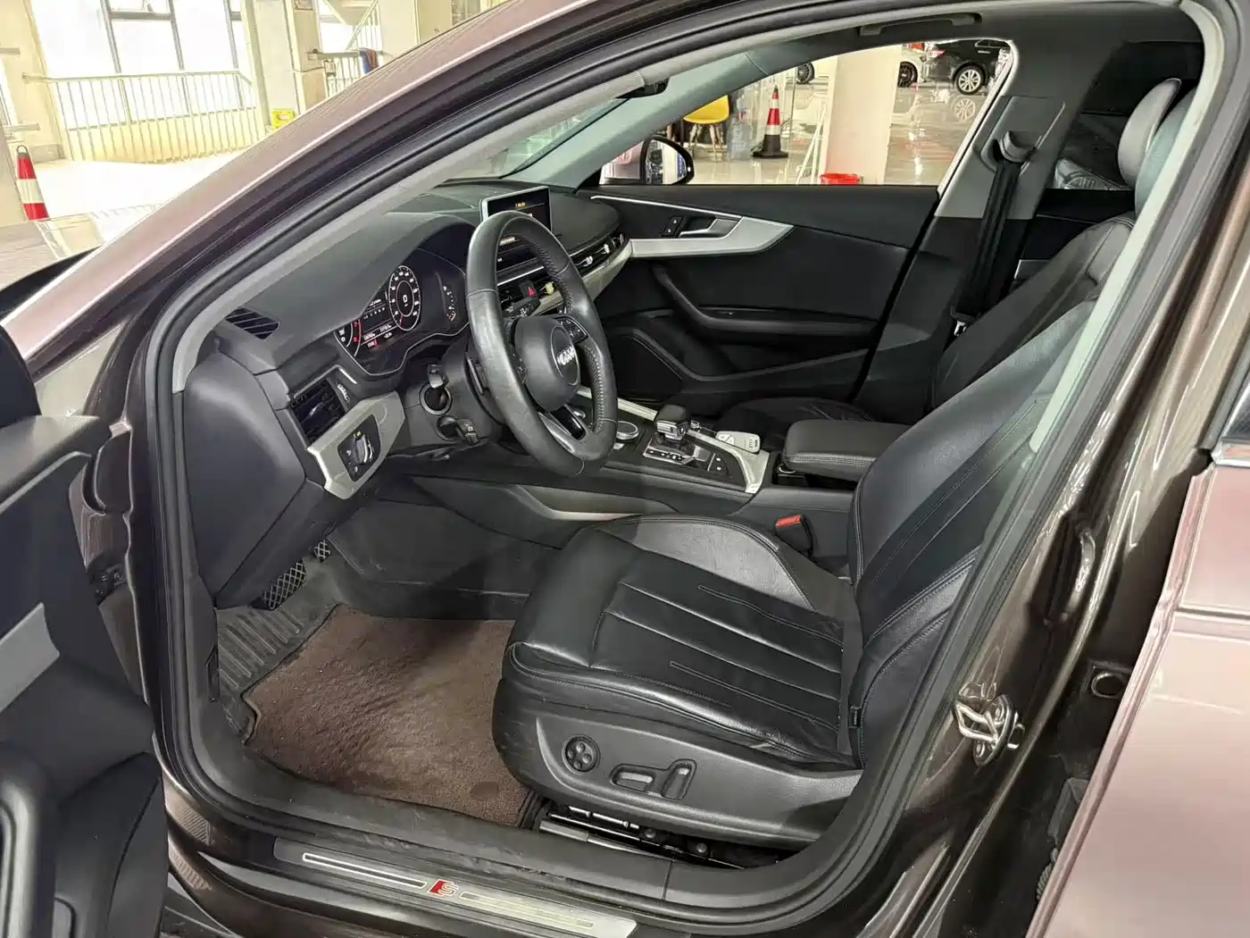 Фото 7 - Audi A4L