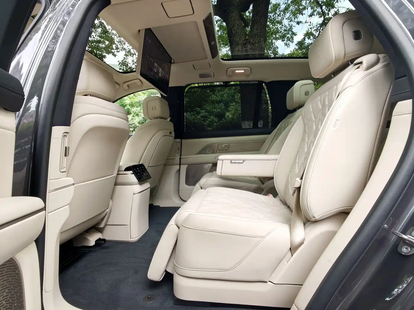 NIO ES8 2025 Model 6-Seat Executive Luxury Edition фото 14