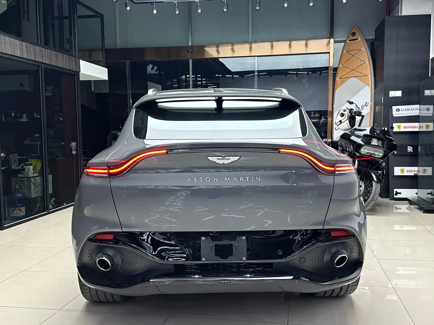 ASTON MARTIN DBX