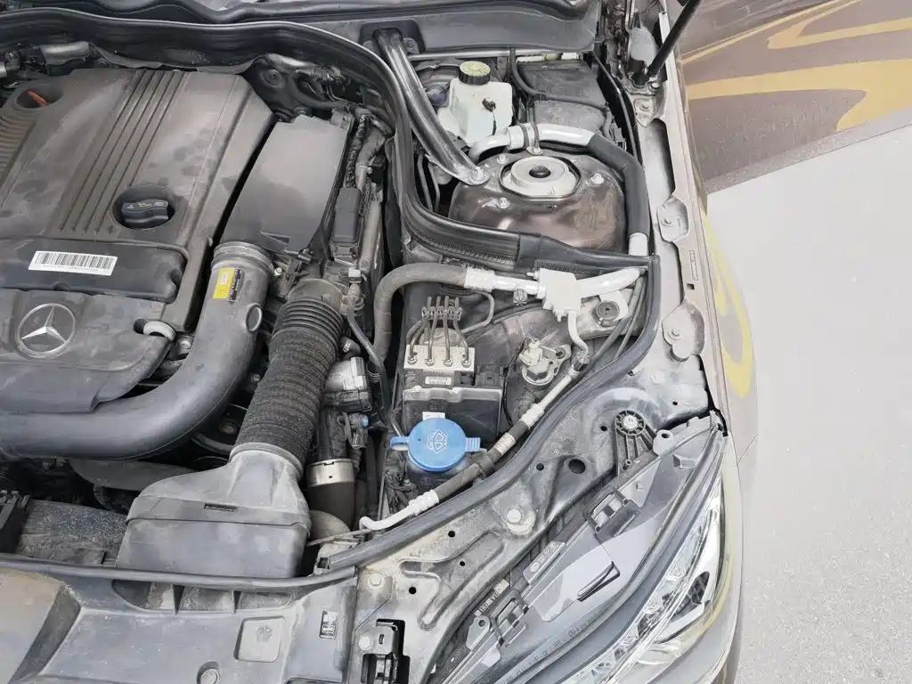 Photo 22 - Mercedes-Benz E-Class