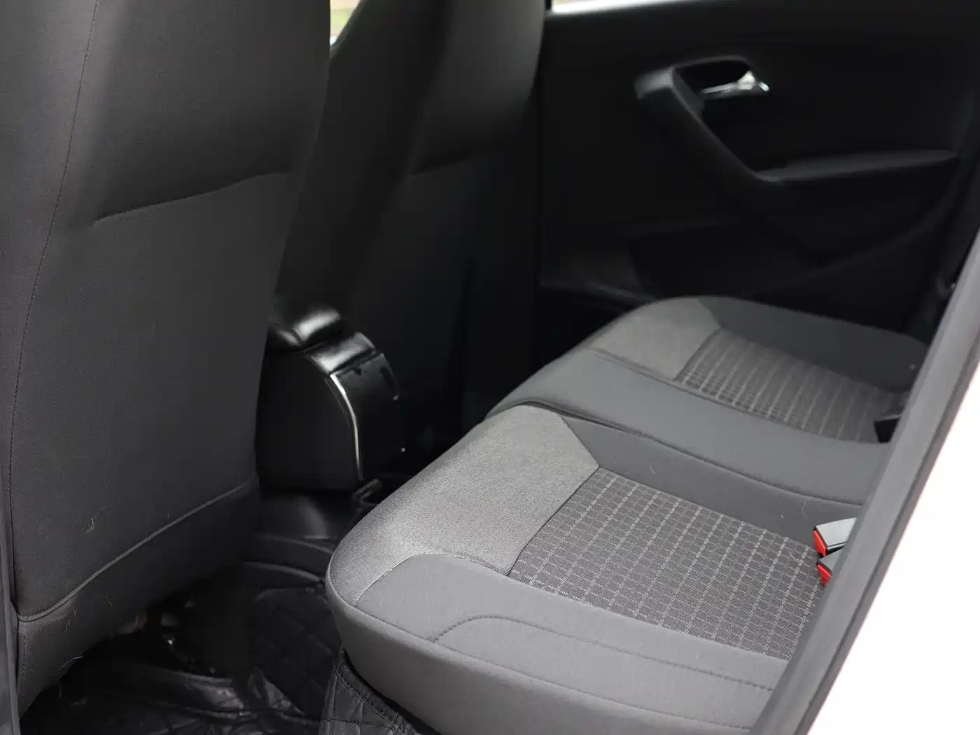 Volkswagen Polo 2016 1.6L Automatic Comfort фото 20