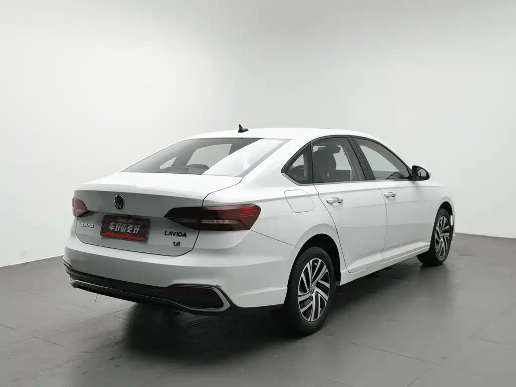 Фото 2 - Volkswagen Lavida